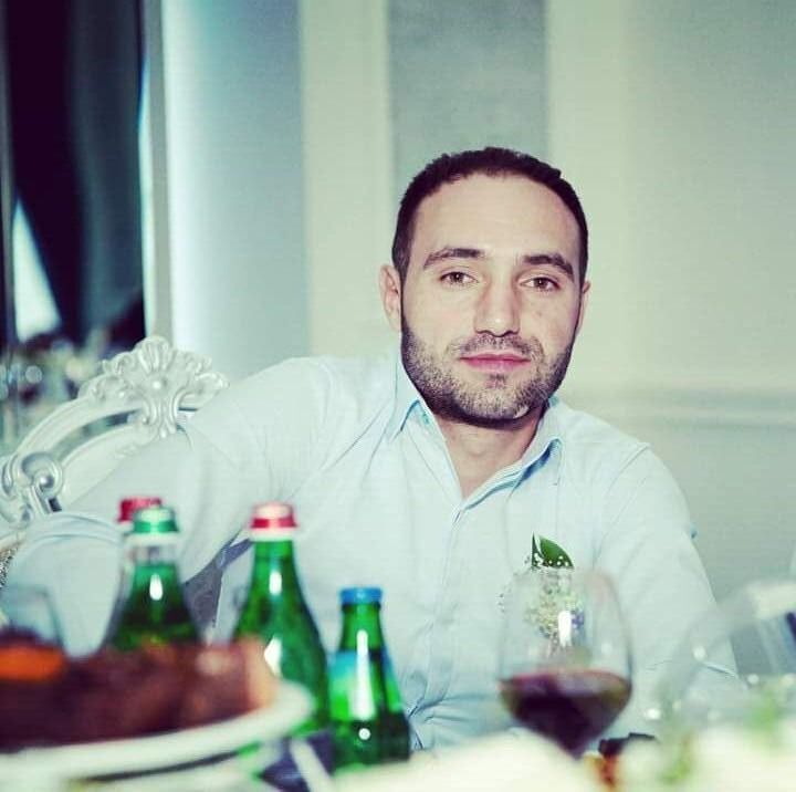  27713105  Narek, 32 ,    