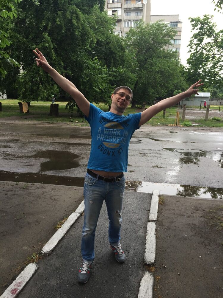  ,   Oleg, 42 ,   