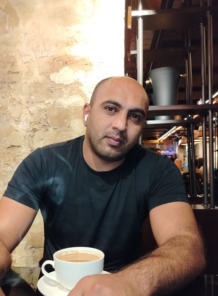  52613645  Alik, 37 ,    