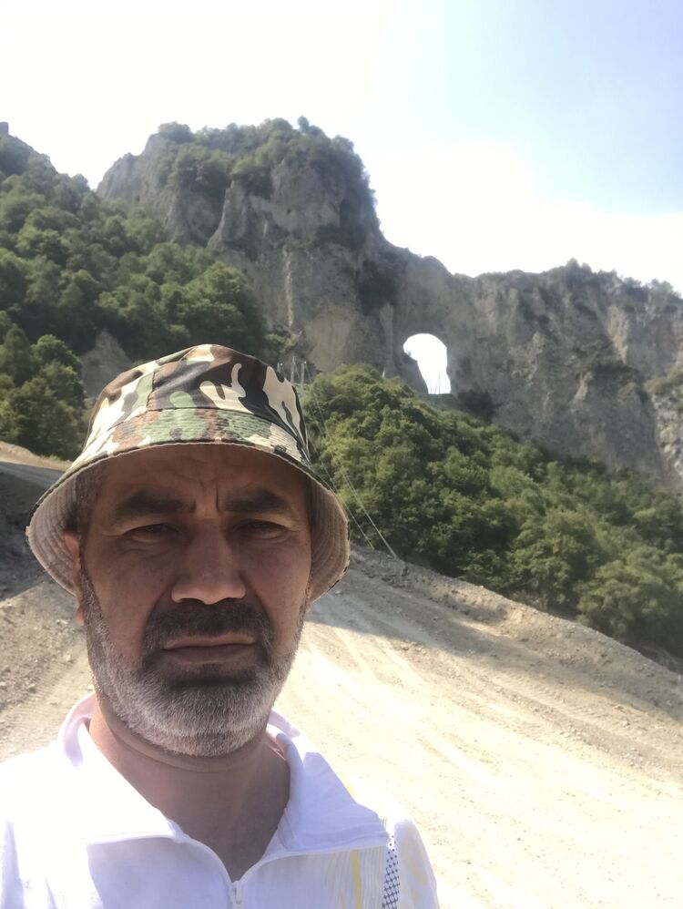  37682575  Idris, 45 ,    