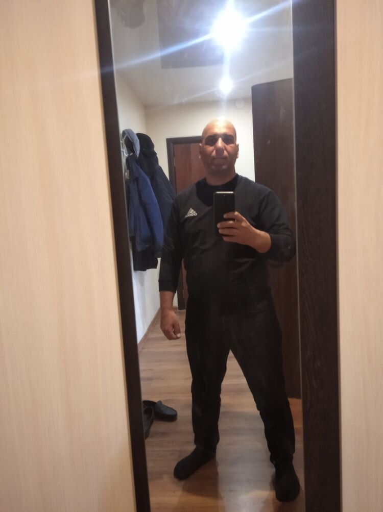  44114395  Elnur, 42 ,    