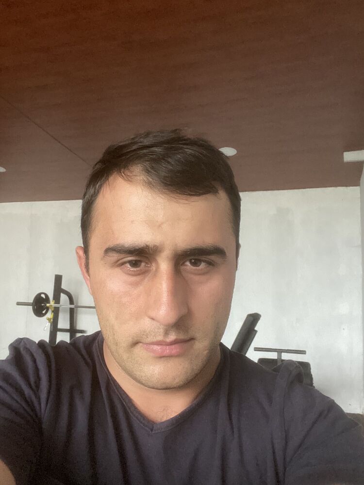  36899495  Davit, 31 ,    