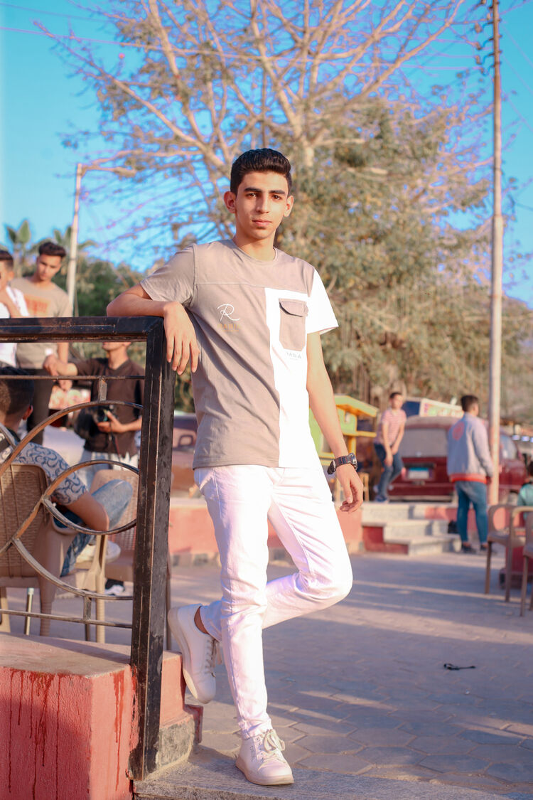  43635755  Mohamed, 19 ,    