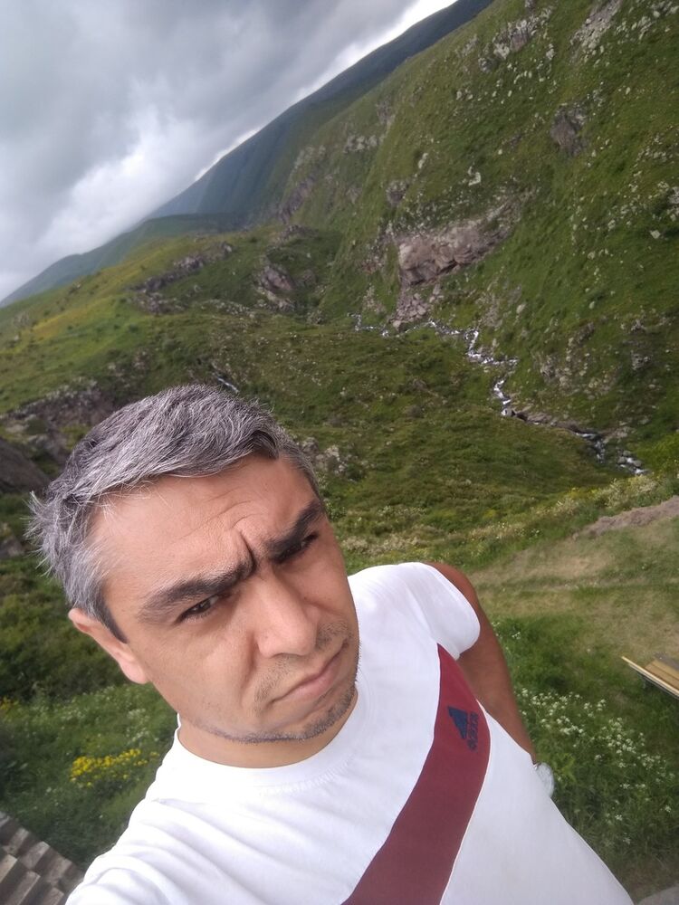  12717125  Vahe, 44 ,    