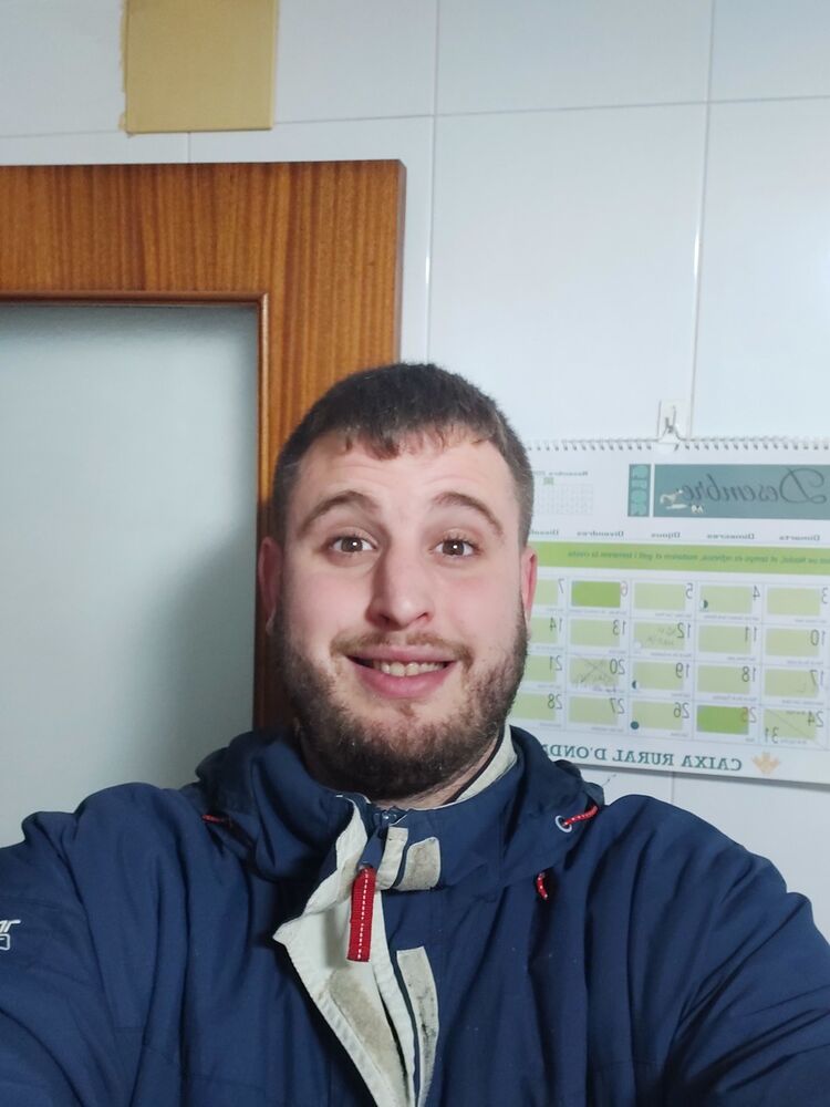  18506355  Adrian, 33 ,    