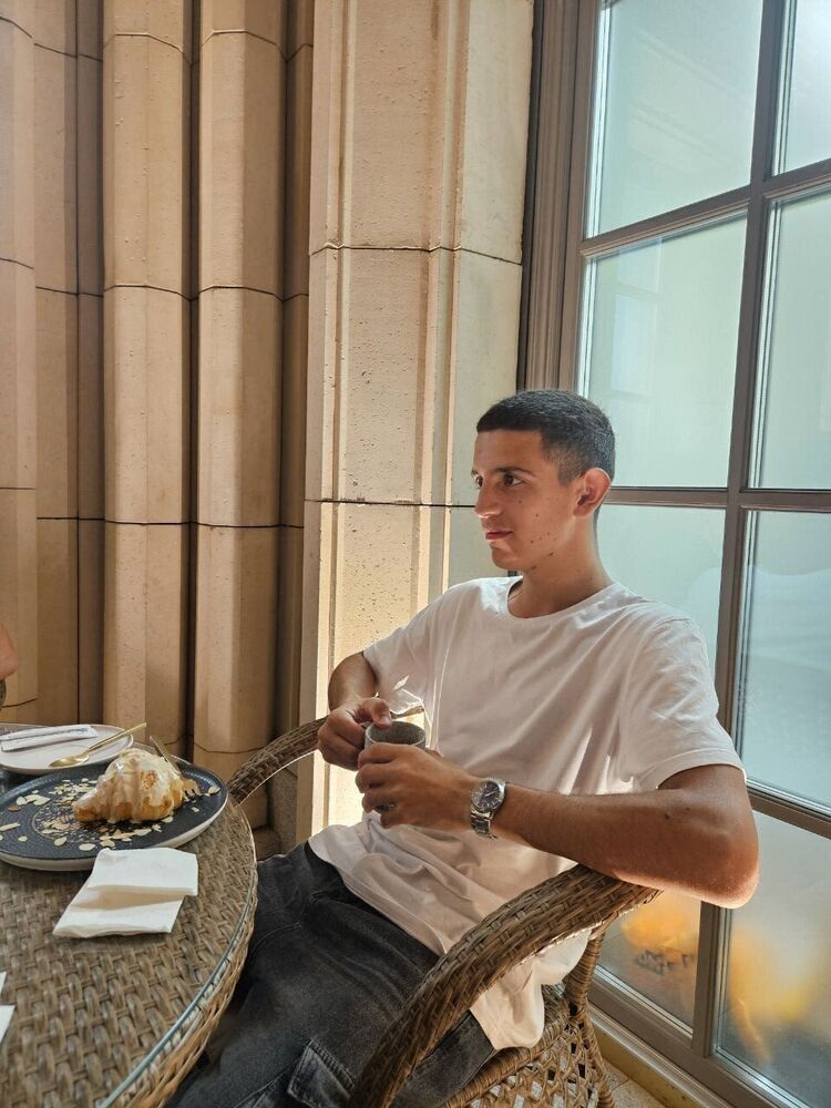  ,   AliHdhd, 19 ,   ,   