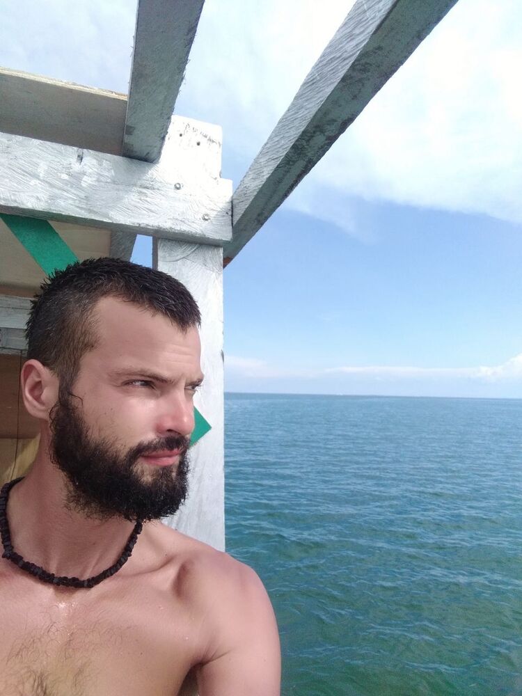  46751065  Leo, 38 ,    