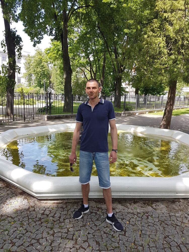  21976005  Andrei, 43 ,    