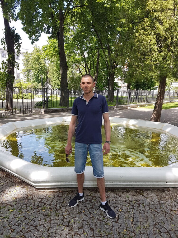  ,   Andrei, 42 ,   ,   , c 