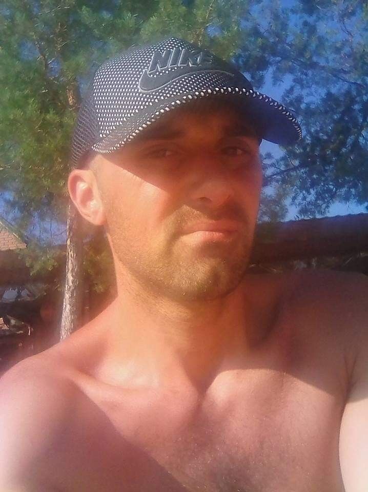  16997725  Slavuk, 40 ,    -