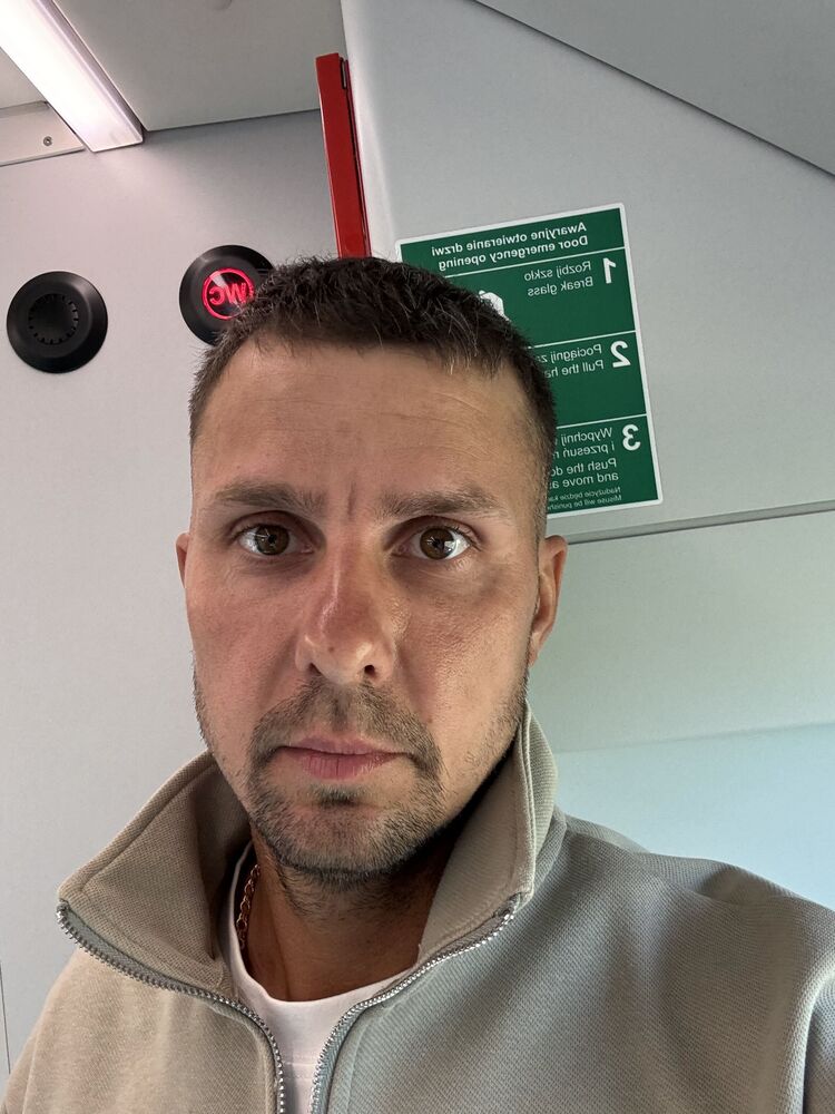  53373095  Viktor, 36 ,     