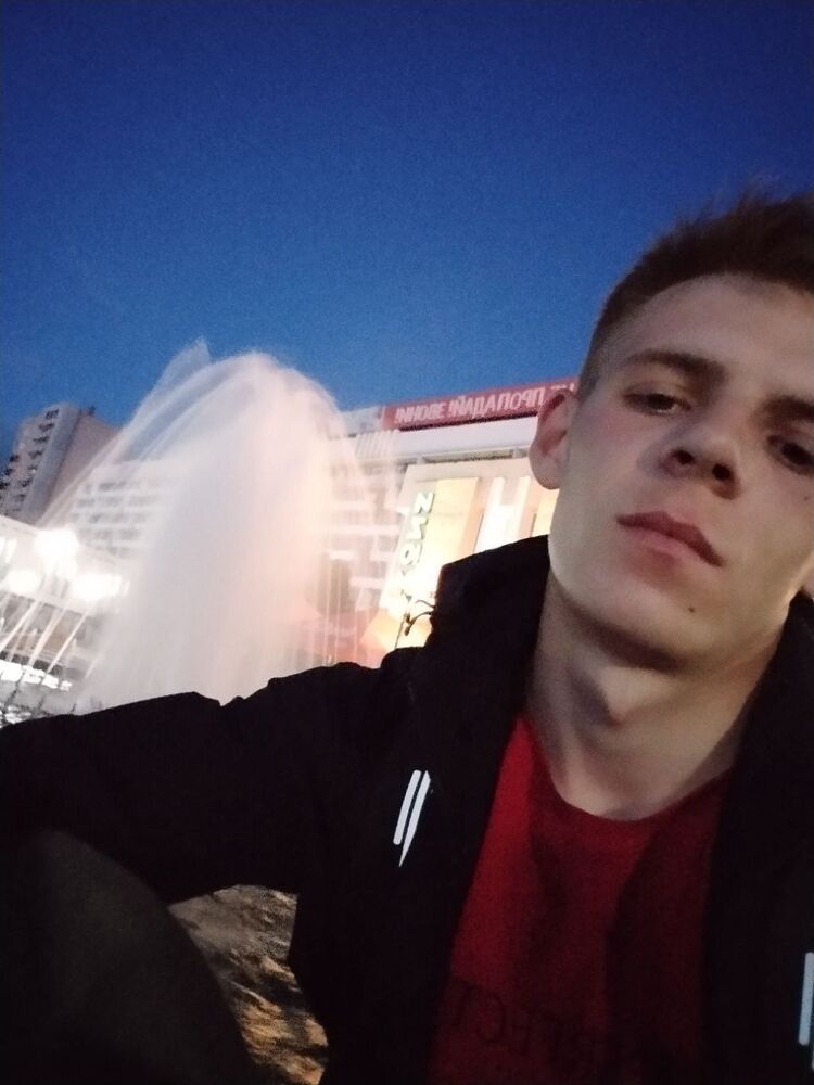  33011355  Leonid, 25 ,    