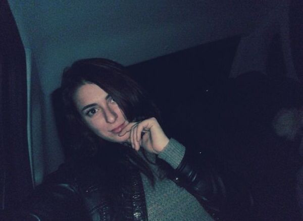  33580305  Lenka, 30 ,    