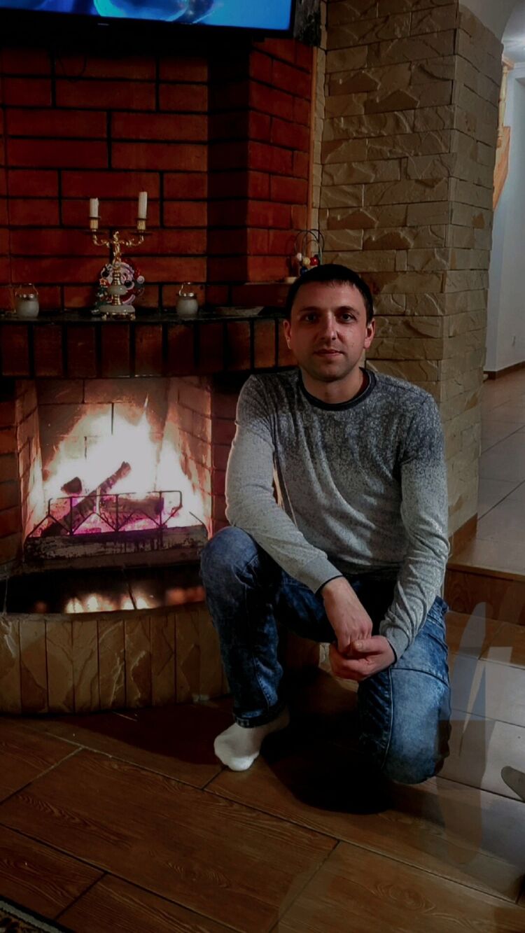  31865785  Aleksandrs, 38 ,    