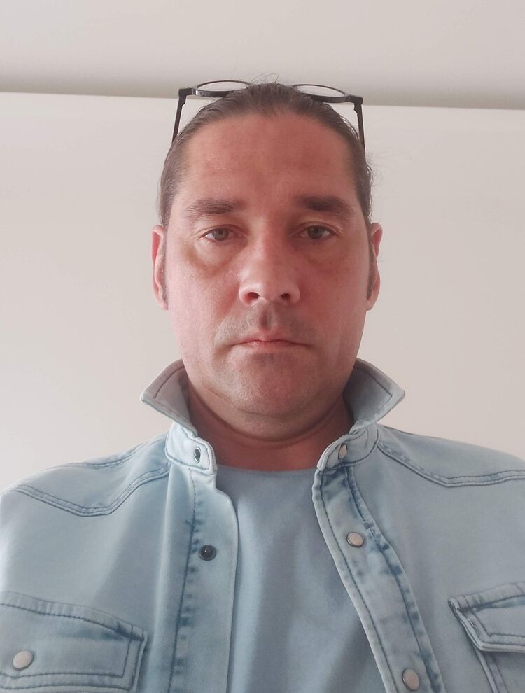  52776055  Igor, 49 ,    