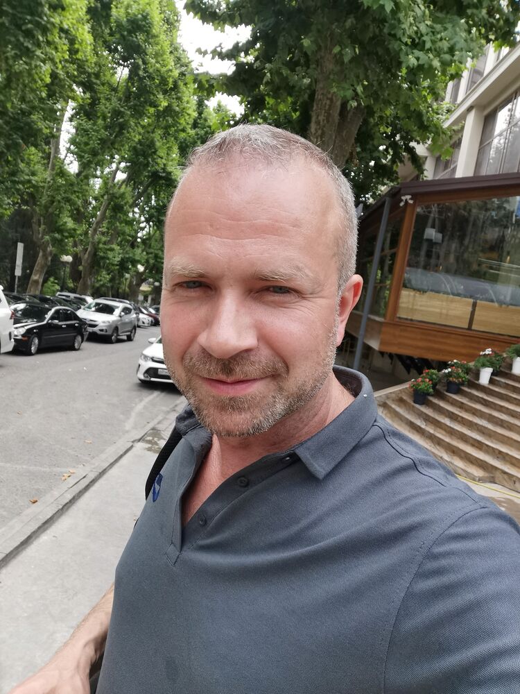  ,   Serge, 45 ,   ,   