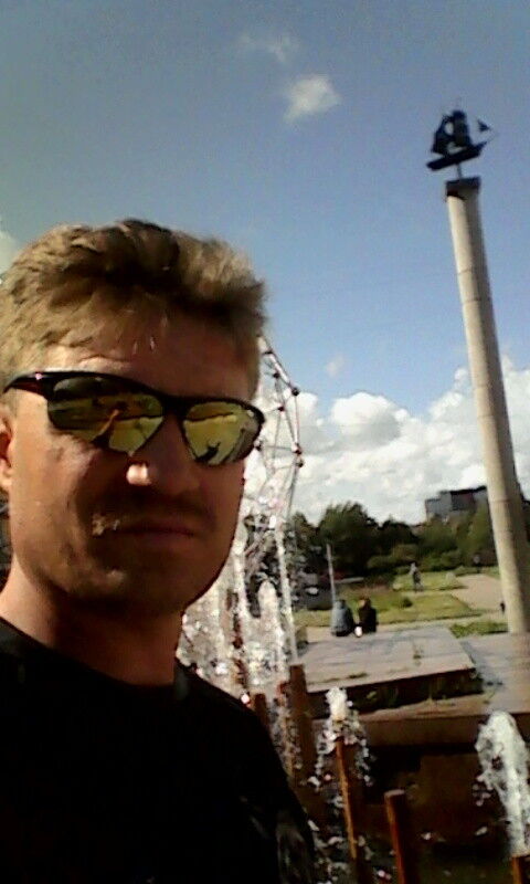  9896735  Andrei, 49 ,    