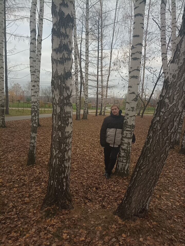  34303345  Sergei, 44 ,    