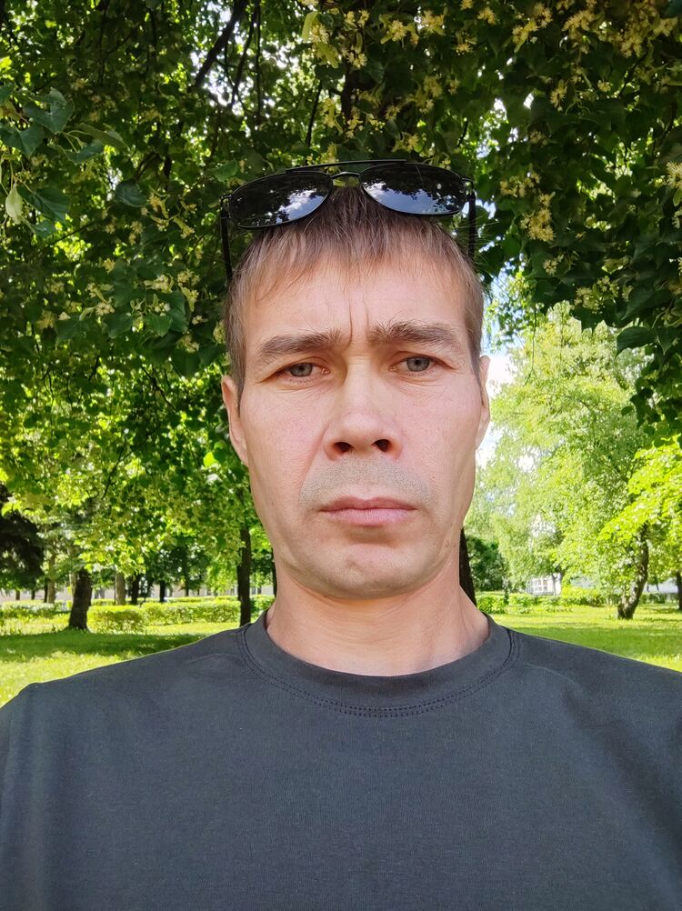  52957755  Nikolai, 40 ,    