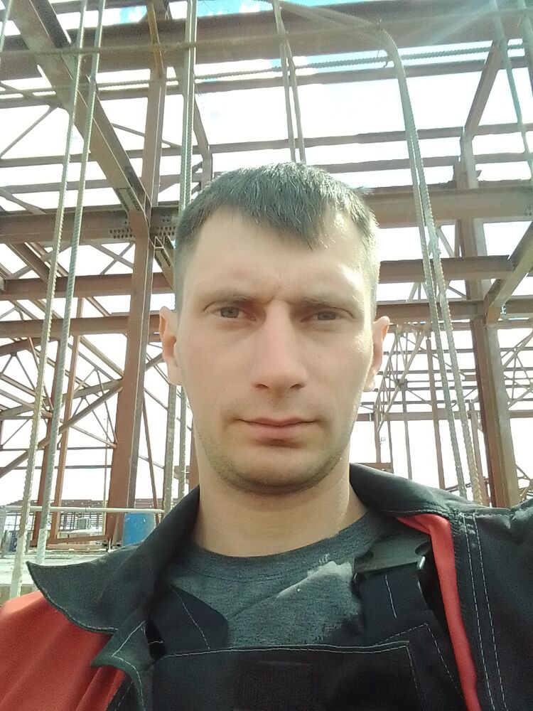  27430345  Mikhail, 32 ,    