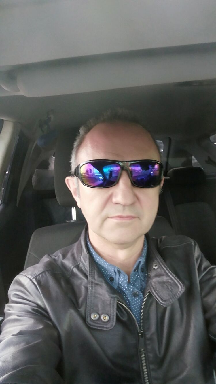  24265325  Alex L, 57 ,    