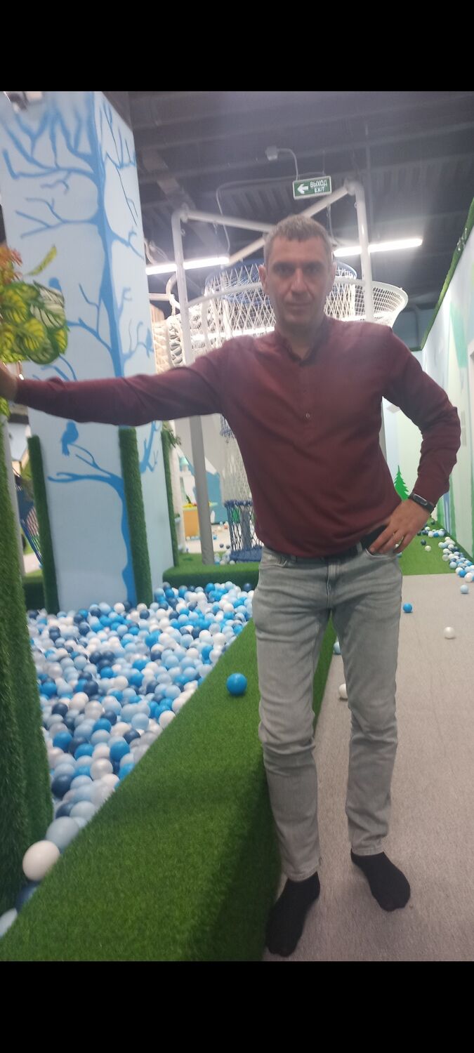  35254025  Andrey, 40 ,    