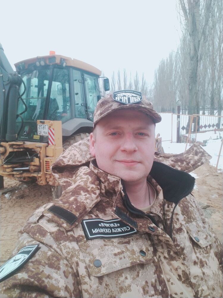  41580965  Roman, 36 ,     