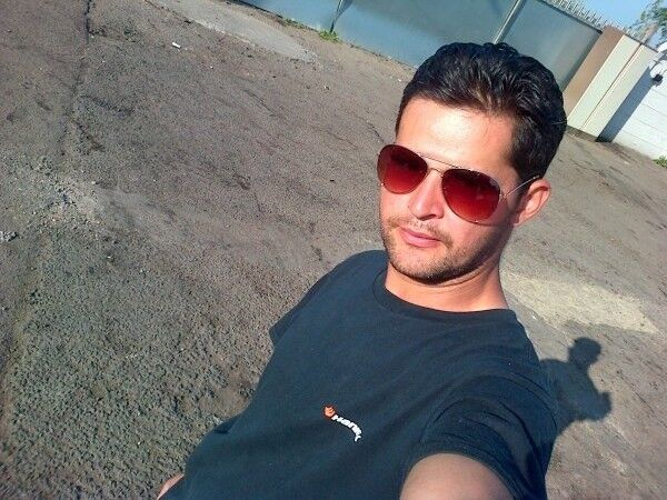  12499285  Viktor, 40 ,    