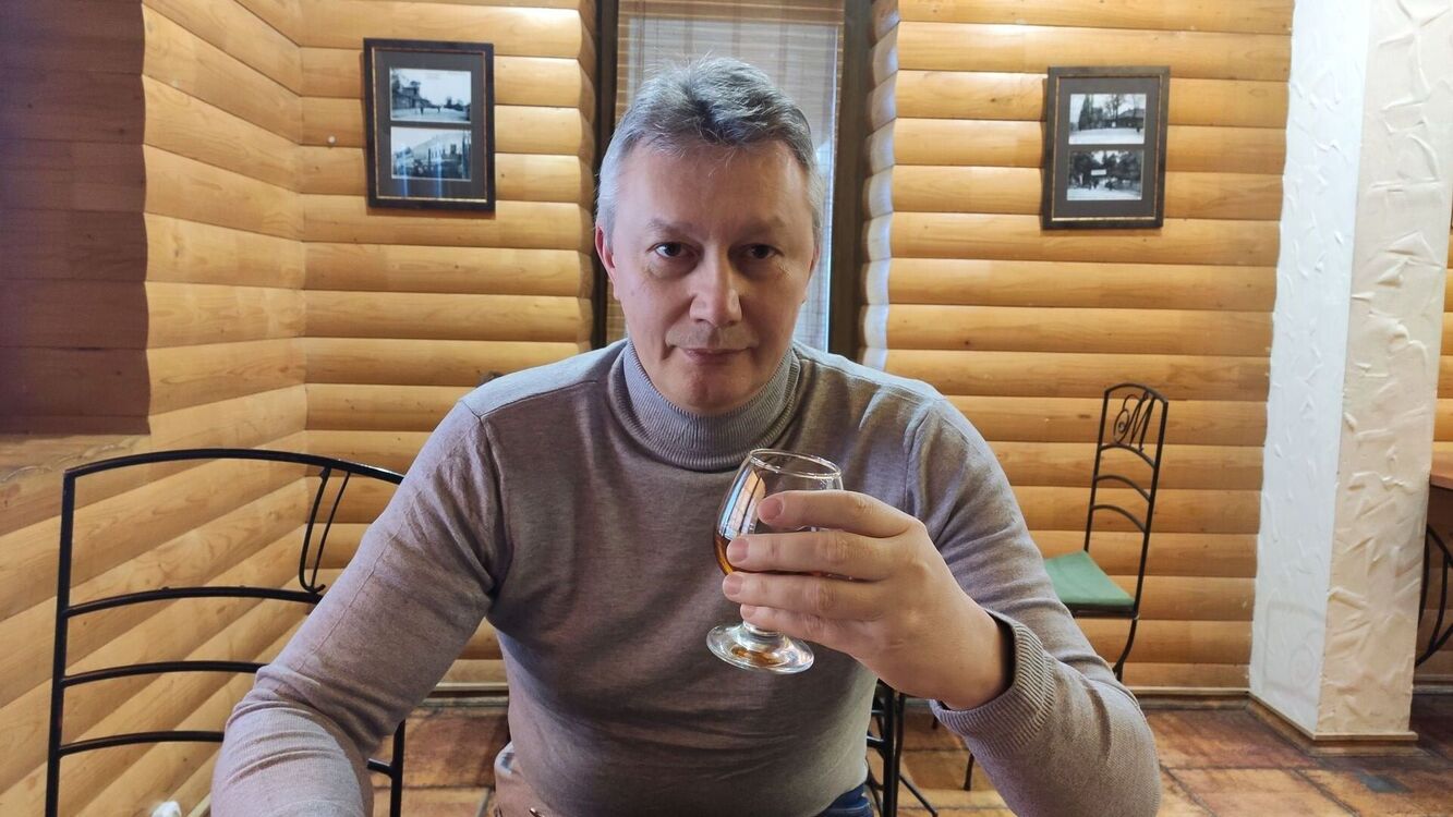  ,   Alexandr, 52 ,   c 