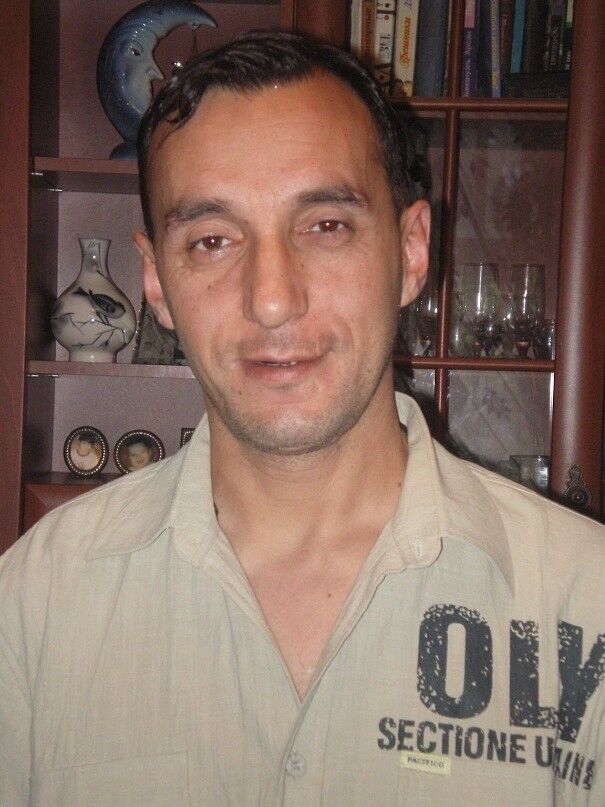  12695285  Artur, 55 ,     