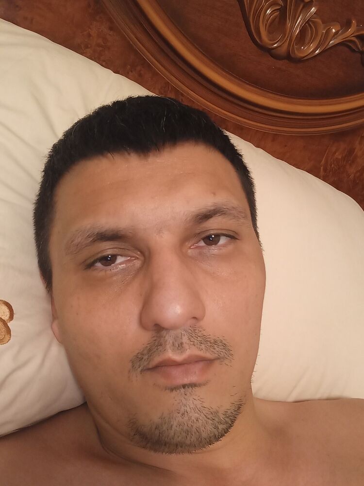  23112625  Jon, 37 ,    