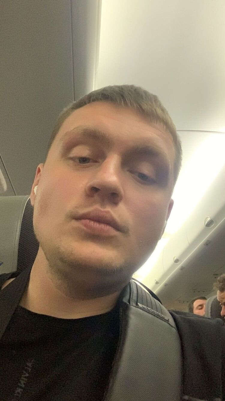  --,   Maxim, 32 ,   ,   , c 