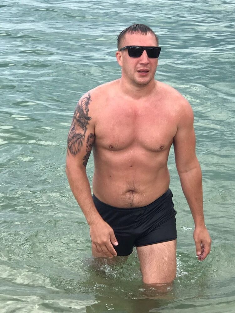  America,   Denis, 40 ,   ,   , c 