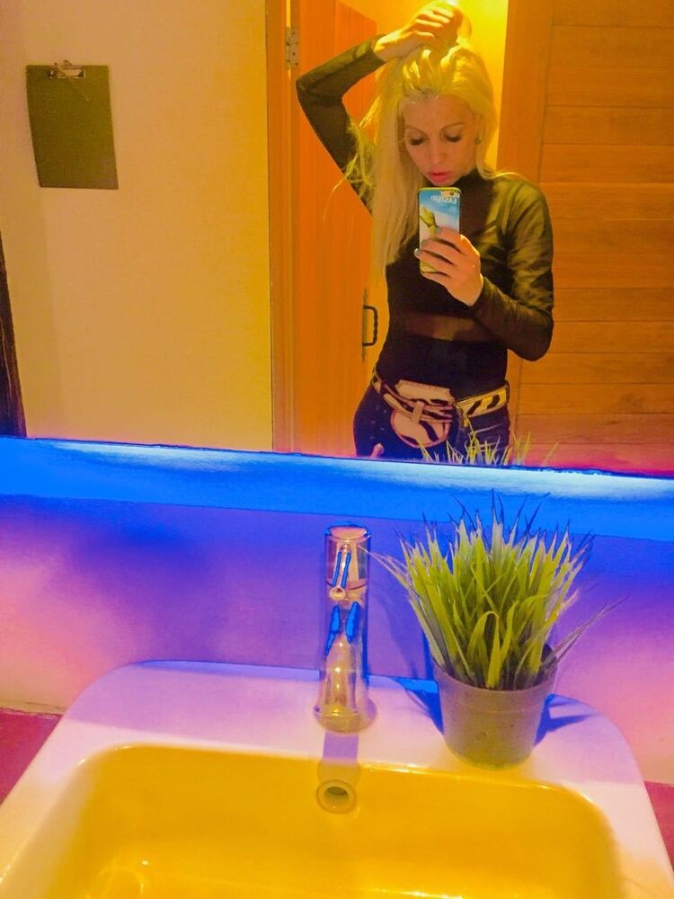  ,   Dominatrix, 38 ,     , c 