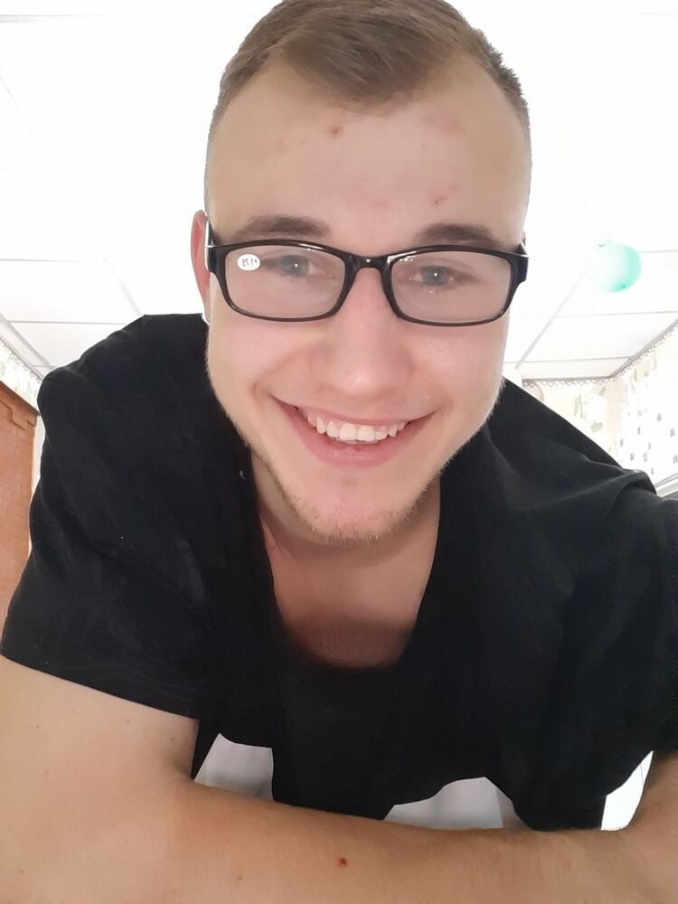  19792615  Iaroslav, 24 ,    