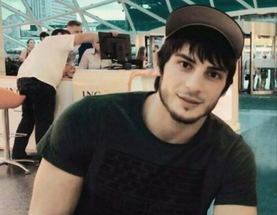  53916205  Abbas, 24 ,    