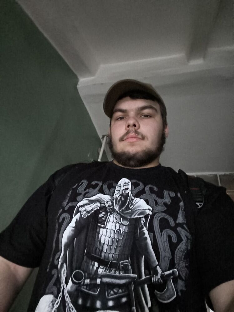  53161385  Roman, 22 ,    