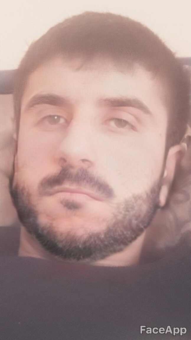  19231875  Taron, 32 ,    