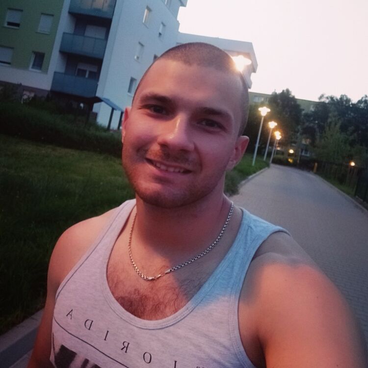  16318355  Yaroslav, 27 ,    