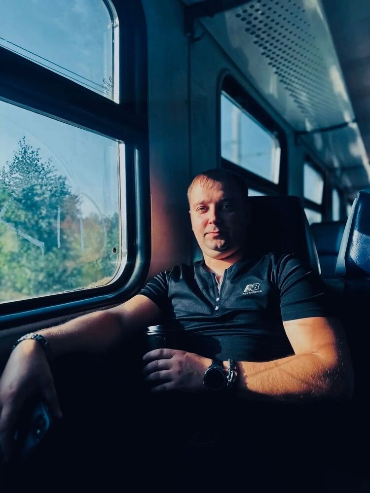  46375725  Roman, 33 ,    