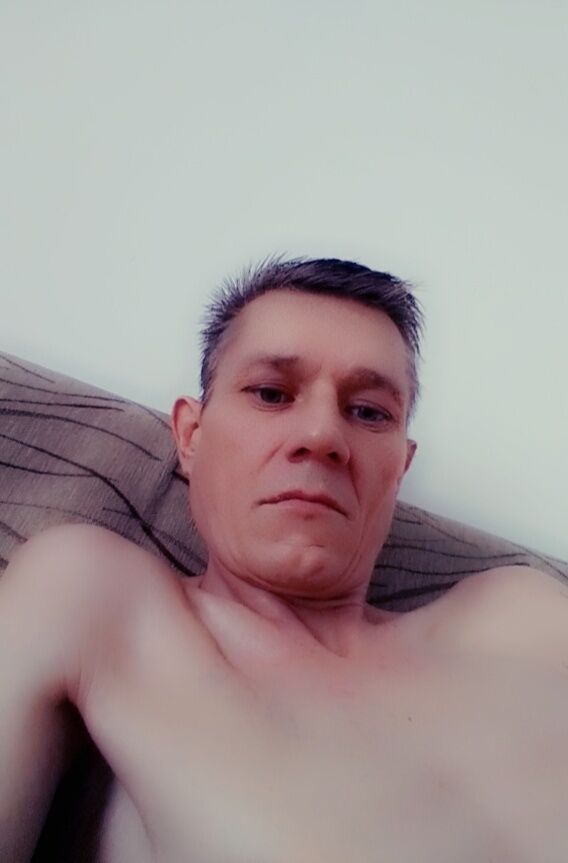  28318375  Viktor, 43 ,    