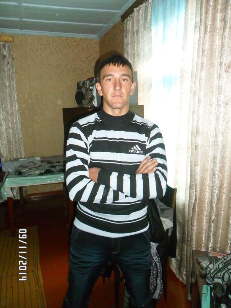  8207525  Viktor, 31 ,    
