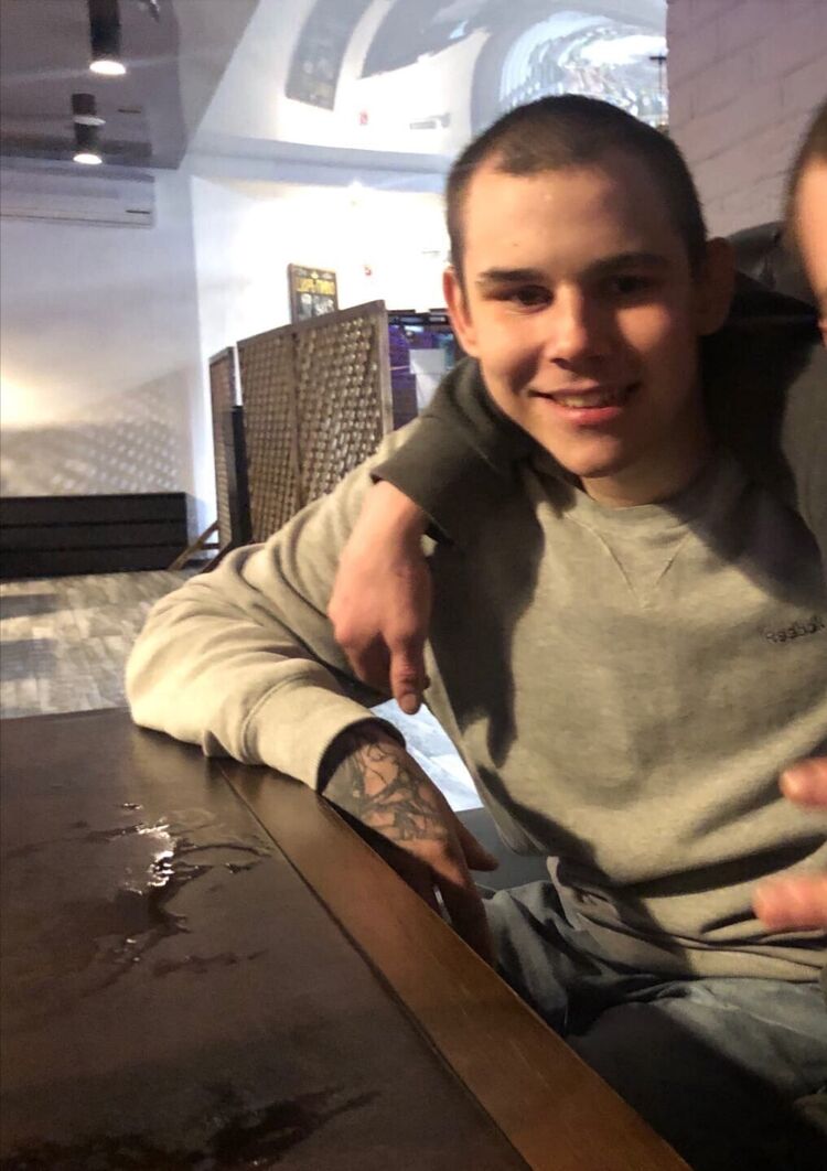  27027325  Alexander, 21 ,    