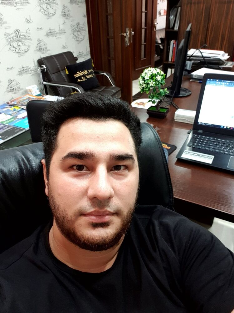  36548615  Elyor, 32 ,    