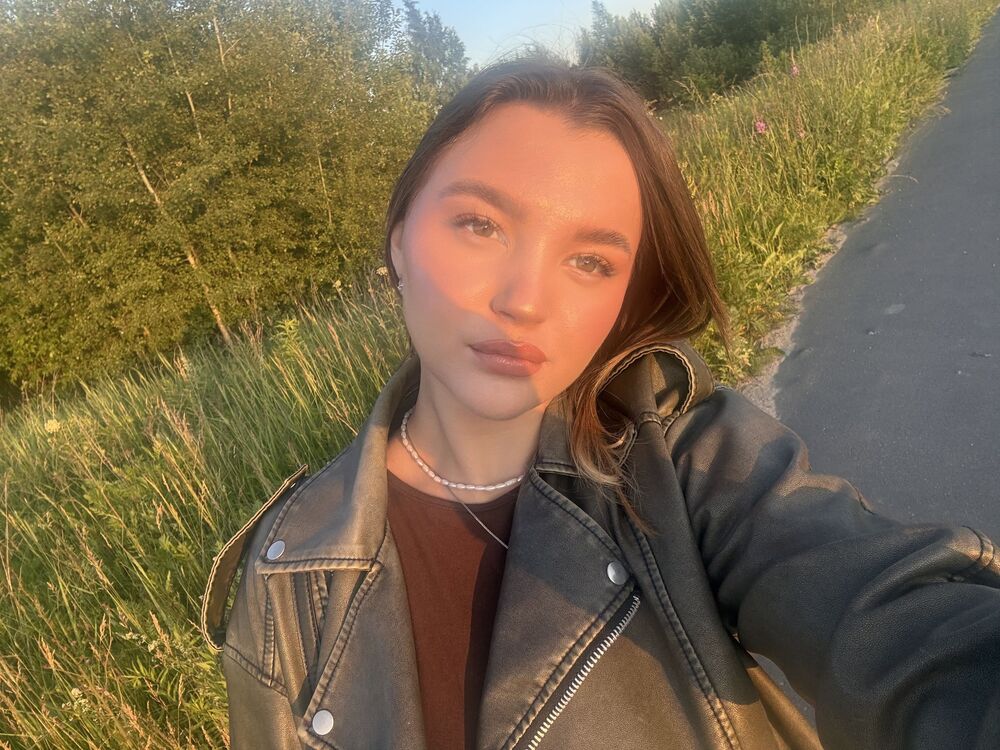  ,   Diana, 25 ,   ,   