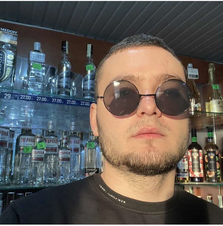  27326835  Victor, 24 ,    