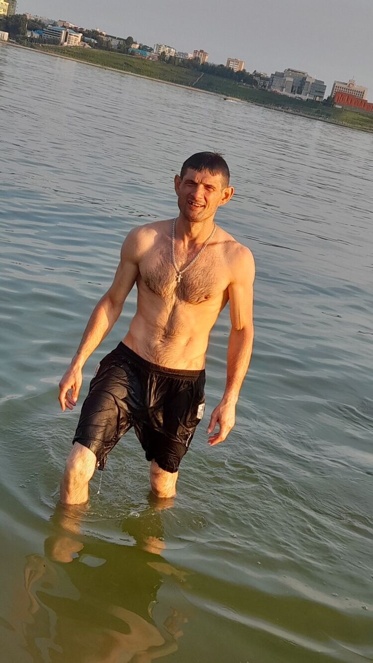  44135795  Vladimir, 42 ,    