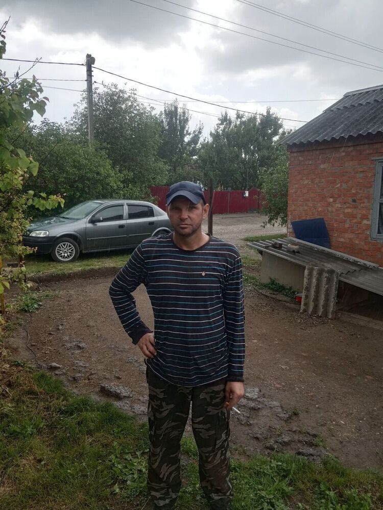  42751125  Anton, 39 ,    