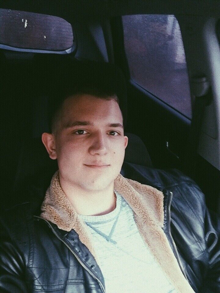  20990965  Denis, 28 ,    