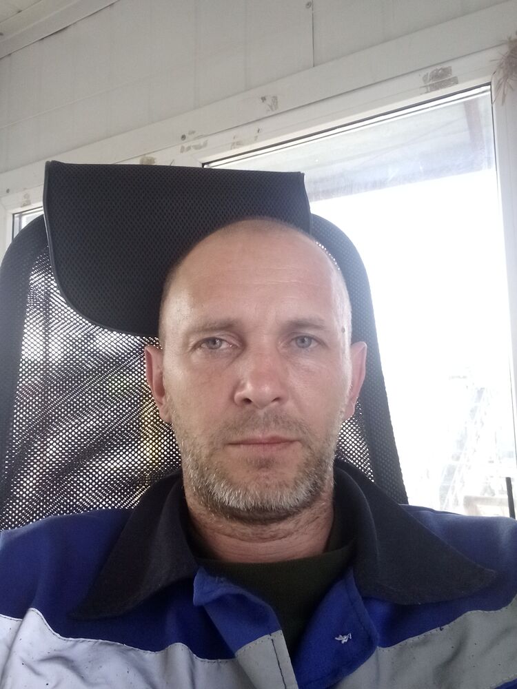  26807545  Alexander, 42 ,    